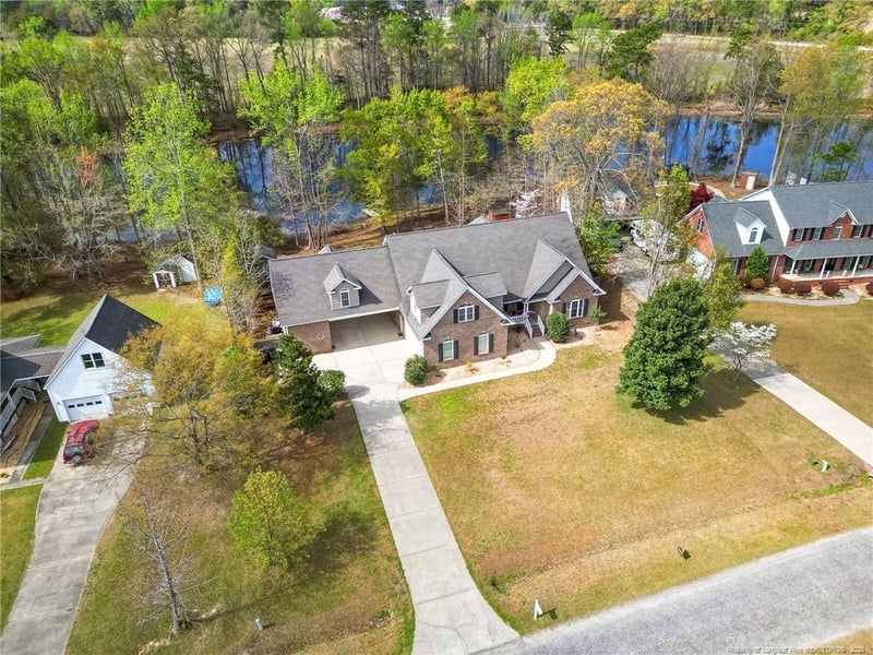 417 Foxwood Dr, Hope Mills, NC 28348