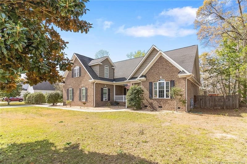 417 Foxwood Dr, Hope Mills, NC 28348