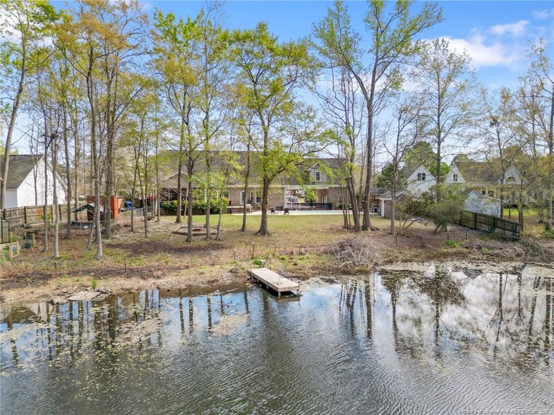 417 Foxwood Dr, Hope Mills, NC 28348