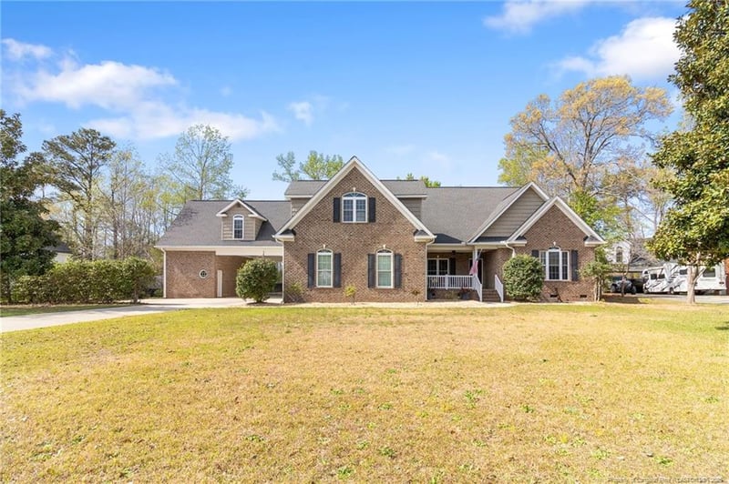 417 Foxwood Dr, Hope Mills, NC 28348