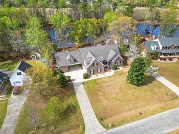 417 Foxwood Dr, Hope Mills, NC 28348