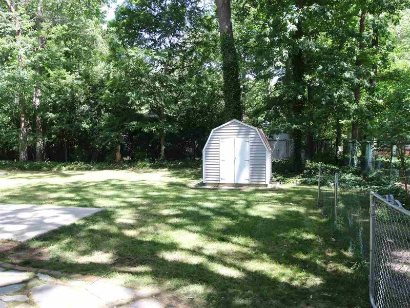 417 Hickory Dr, Chapel Hill, NC 27517