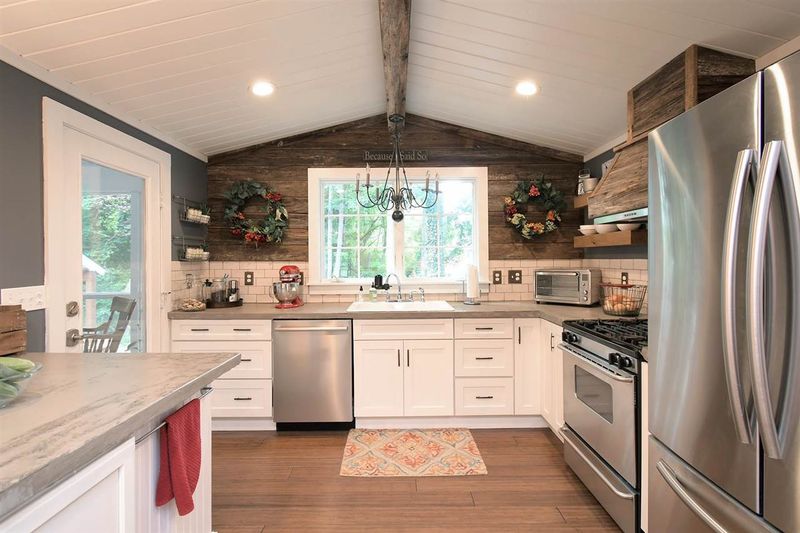 417 Hidden Cellars Dr, Holly Springs, NC 27540