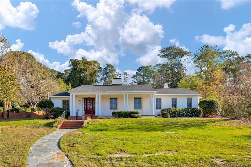 417 Lakeshore Dr, Fayetteville, NC 28305