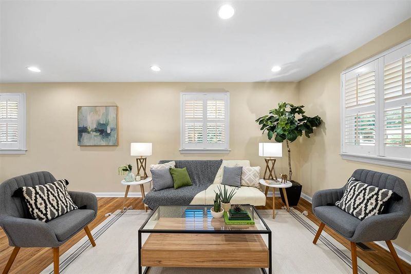 418 Hickory Dr, Chapel Hill, NC 27517