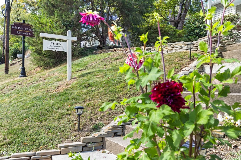 418 King St, Hillsborough, NC 27278