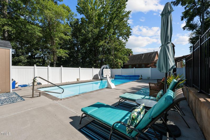 418 Meadowood Dr, Burlington, NC 27215