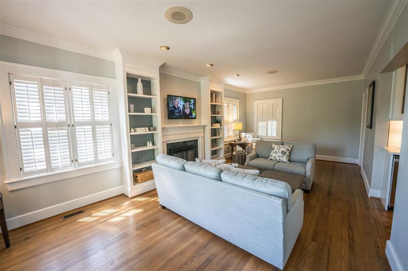 418 Willowbrook Dr, Burlington, NC 27215