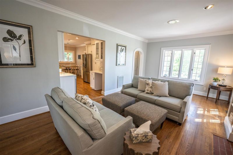 418 Willowbrook Dr, Burlington, NC 27215