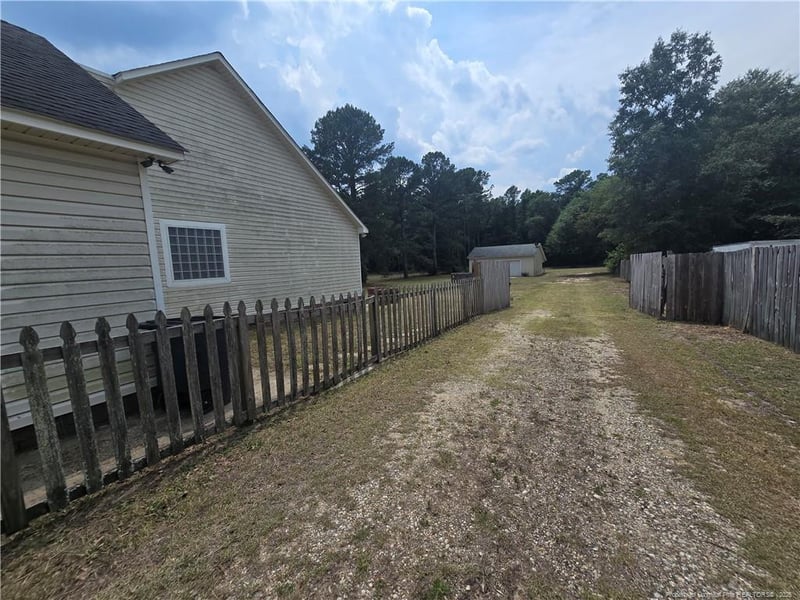 4182 Owls Head Rd, Fayetteville, NC 28306