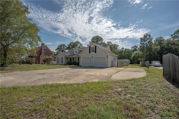 4182 Owls Head Rd, Fayetteville, NC 28306
