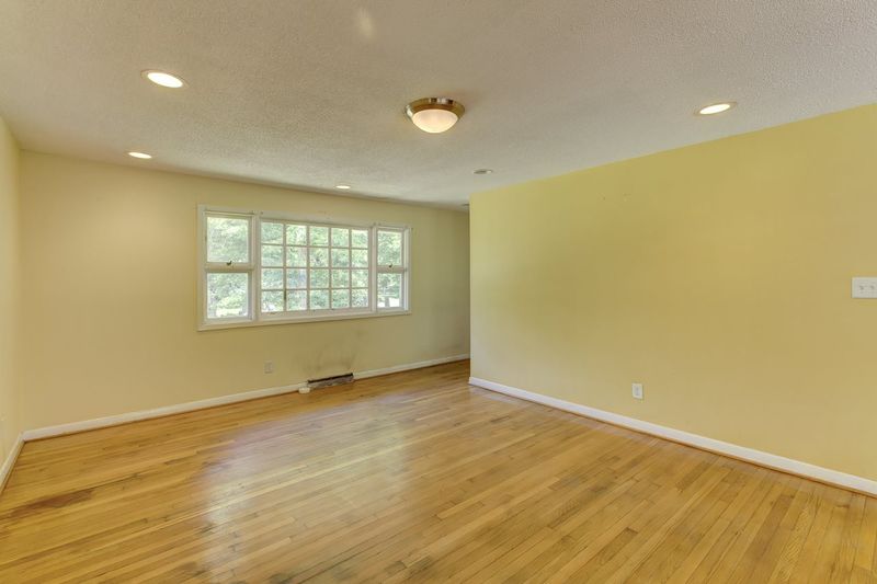 419 Dorothy Dr, Cary, NC 27511