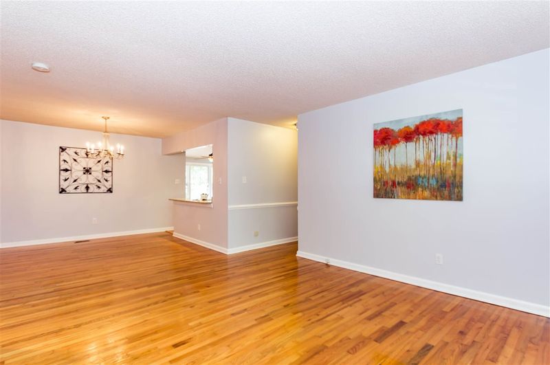 419 Hickory Dr, Chapel Hill, NC 27517