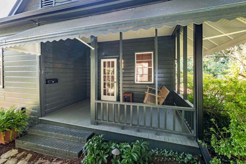 419 W King St, Hillsborough, NC 27278