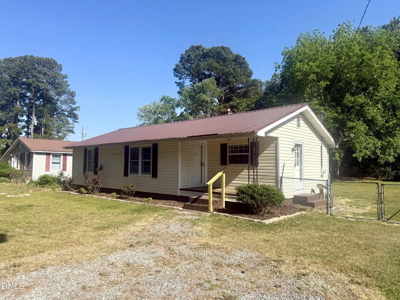 42 Happy Trails Ln, Dunn, NC 28334
