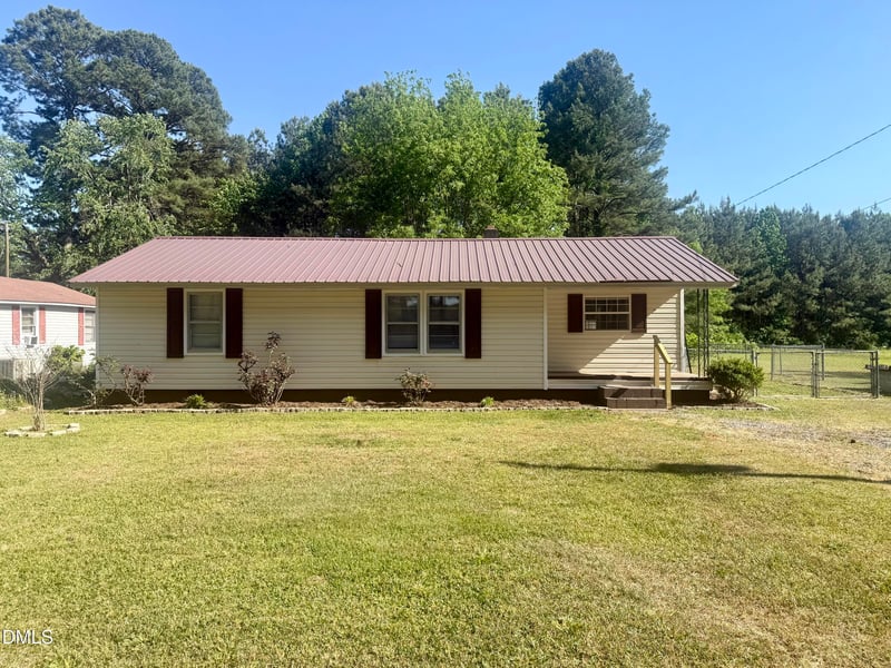 42 Happy Trails Ln, Dunn, NC 28334