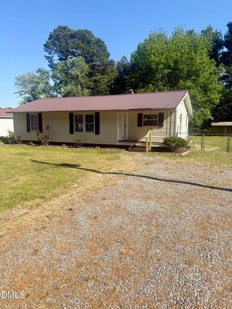 42 Happy Trails Ln, Dunn, NC 28334