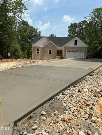 42 Ponchartrain St, Fuquay Varina, NC 27526