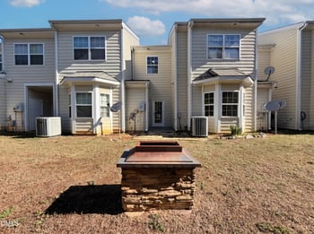 42 Sunnyview Ln, Clayton, NC 27520