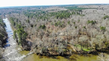 420 Chimney Rock Ln, Sanford, NC 27330