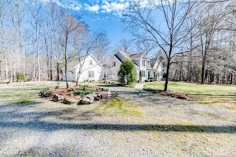 420 Chimney Rock Ln, Sanford, NC 27330