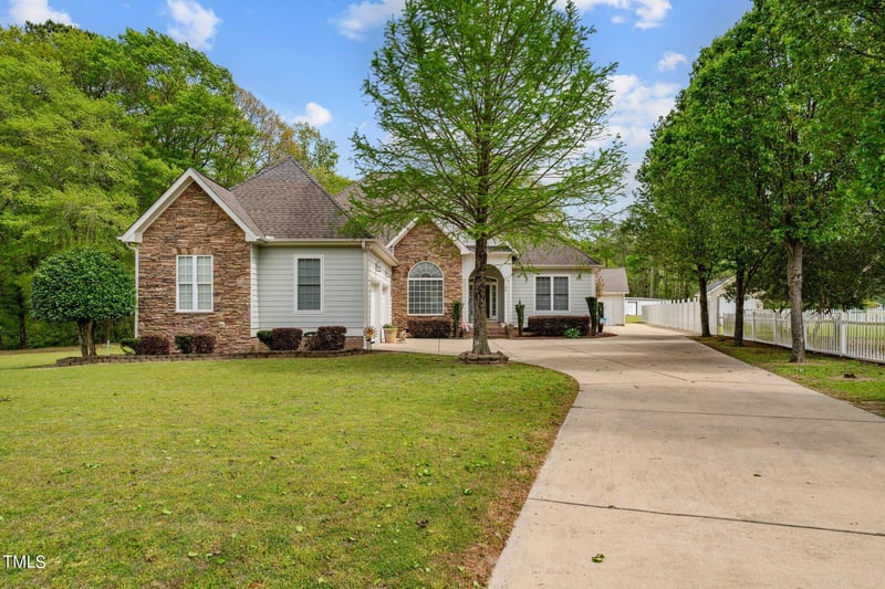 420 Cottle Lake Dr, Coats, NC 27521