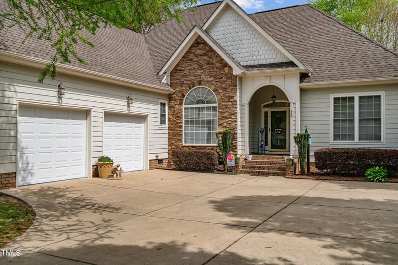 420 Cottle Lake Dr, Coats, NC 27521