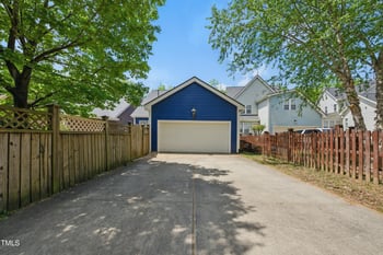 420 Marsh Landing Dr, Holly Springs, NC 27540