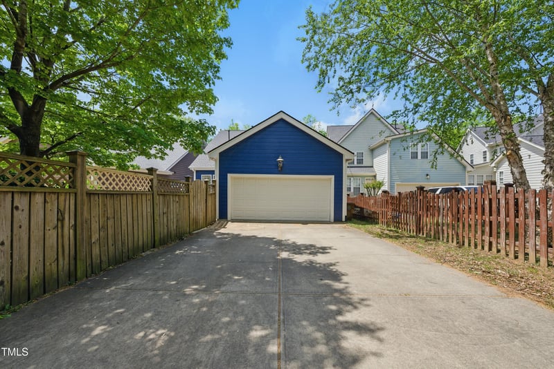 420 Marsh Landing Dr, Holly Springs, NC 27540