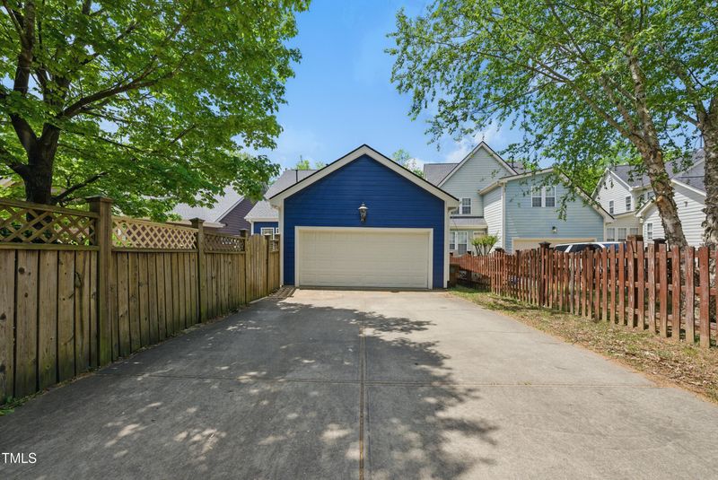 420 Marsh Landing Dr, Holly Springs, NC 27540