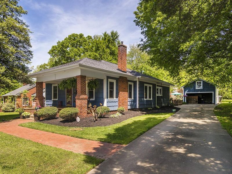 420 Parkview Dr, Burlington, NC 27215