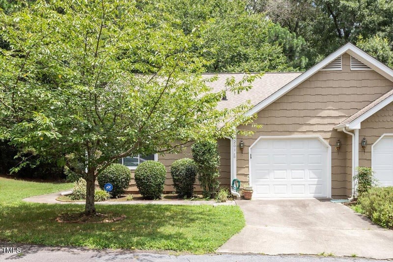 4201 Pin Oak Dr, Durham, NC 27707