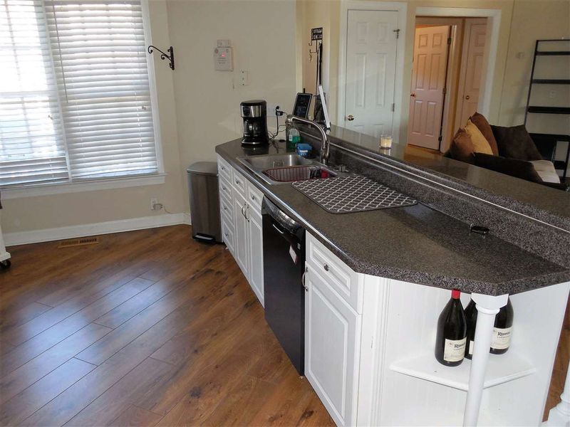4204 Medlar Ln, Raleigh, NC 27616
