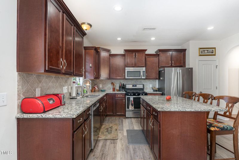 4204 Vineyard Ridge Dr, Zebulon, NC 27597