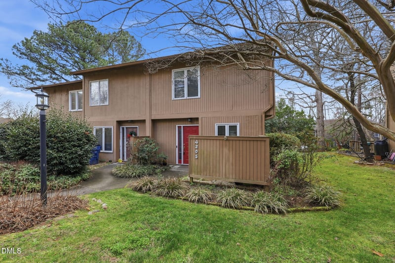 4205 Sunshadow Ln, Raleigh, NC 27613