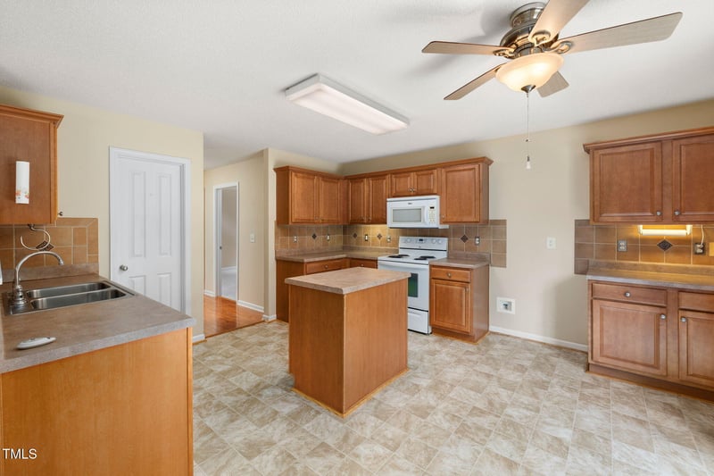 4205 Twin Spires Dr, Knightdale, NC 27545