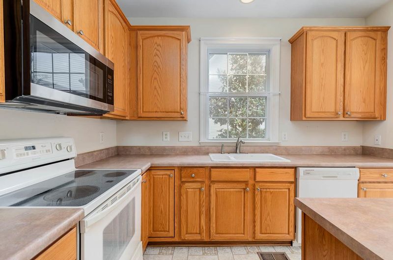 421 Knotts Valley Ln, Cary, NC 27519