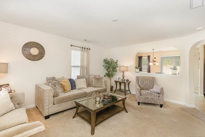 4211 Offshore Dr, Raleigh, NC 27610
