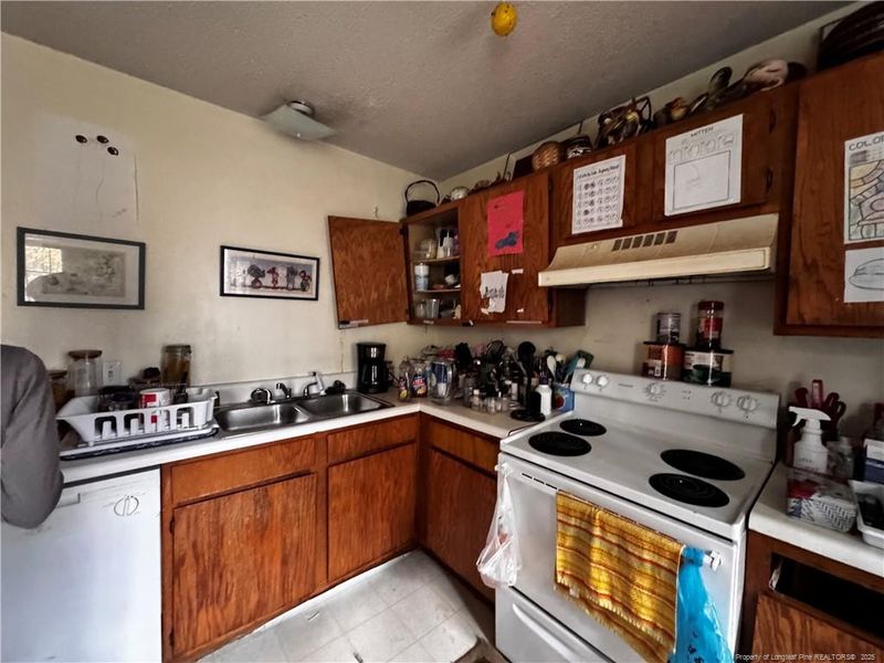 4212 Kaplan Dr, Raleigh, NC 27606