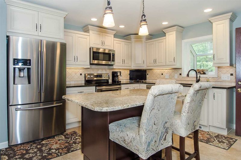 4212 Pickwick Dr, Raleigh, NC 27613