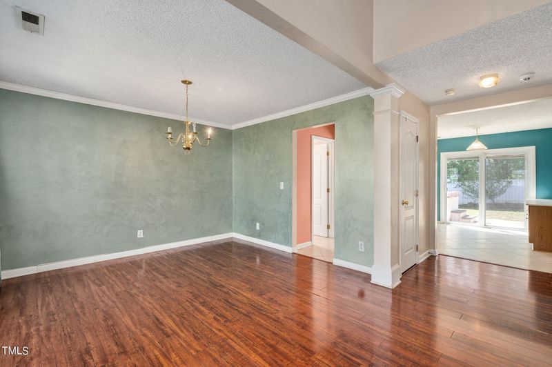 4212 Viewmont Dr, Raleigh, NC 27610