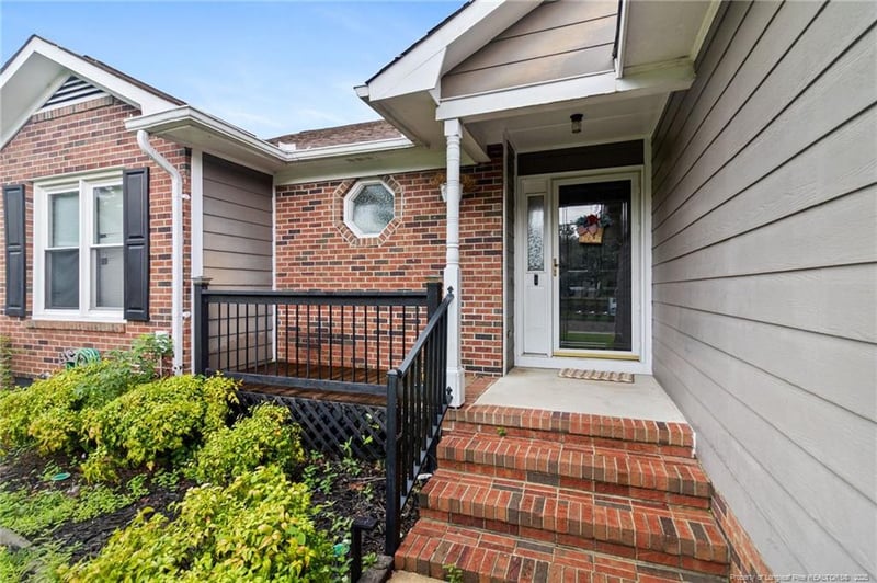 4213 Buckhurst Dr, Hope Mills, NC 28348