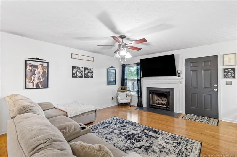 4213 Buckhurst Dr, Hope Mills, NC 28348