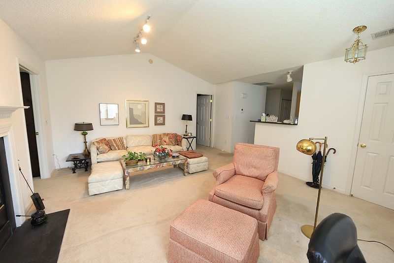 4214 Pin Oak Dr, Durham, NC 27707