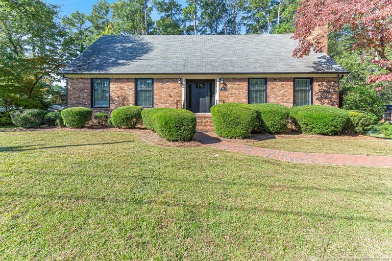 422 Edinburgh Dr, Fayetteville, NC 28303