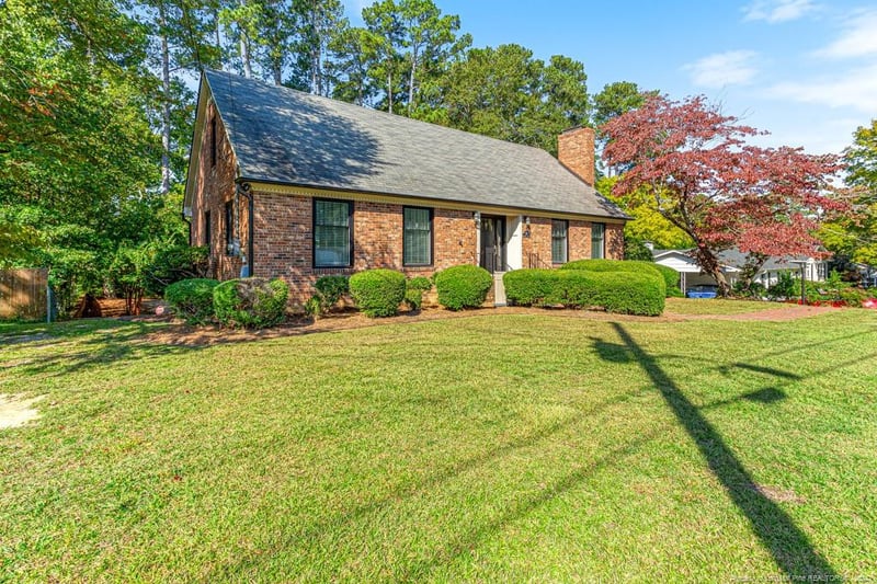 422 Edinburgh Dr, Fayetteville, NC 28303