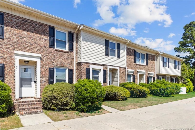 422 Kirkcaldy Ct, Fayetteville, NC 28314