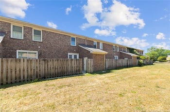 422 Kirkcaldy Ct, Fayetteville, NC 28314