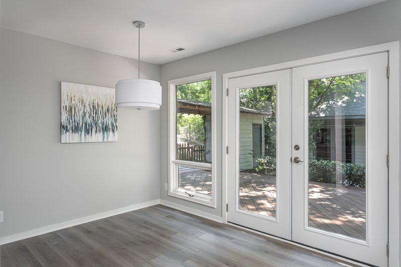 422 Oakland Dr, Raleigh, NC 27609