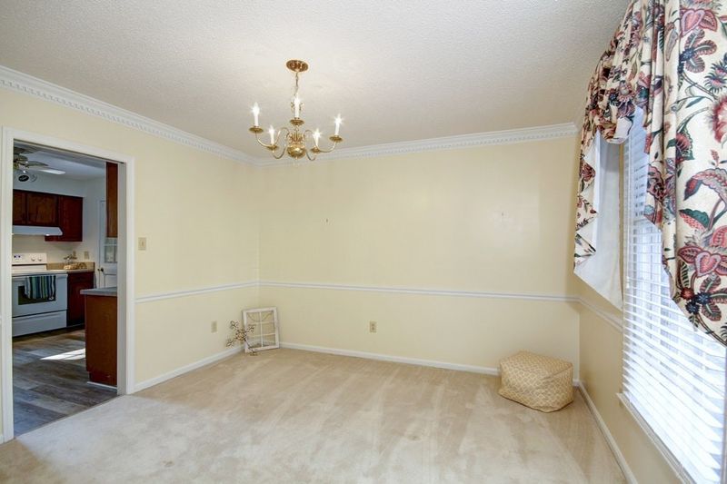 422 Pecan Dr, Selma, NC 27576